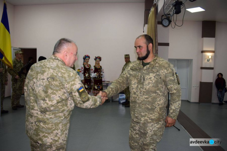 В Авдеевке чествовали защитников: фоторепортаж