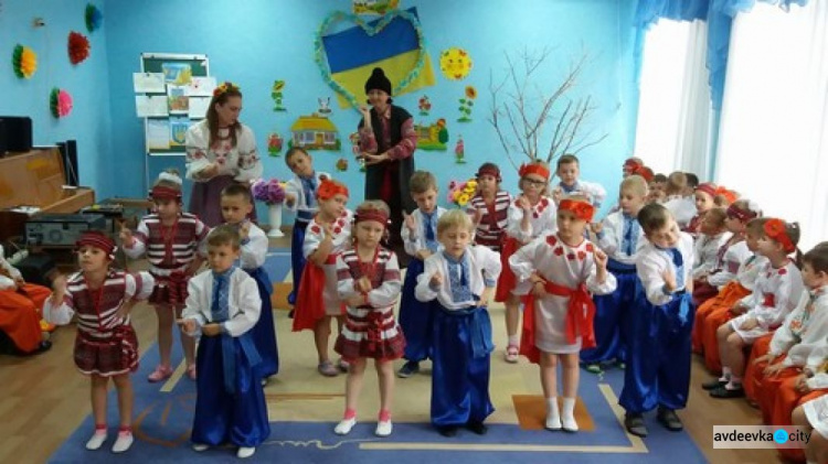 Авдеевские малыши приобщились ко Дню Конституции (ФОТО)