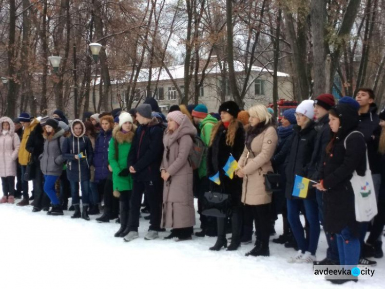 В Авдіївці відзначили День Гідності та Свободи: привітання, нагородження і зворушливий вірш дитини (СВІТЛИНИ)