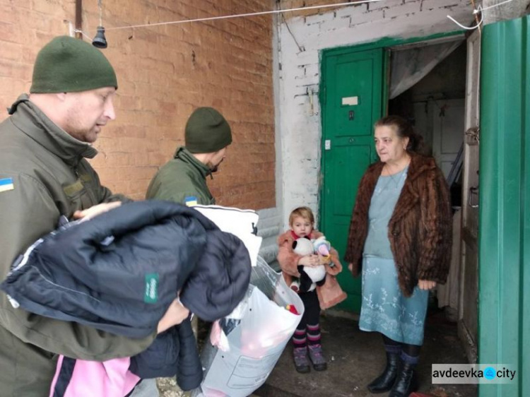 Офицеры группы Cimic Avdeevka доставили помощь военным и мирным жителям (ФОТО)